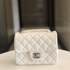 Chanel classic model original single piece imported sheepskin, with ball-patterned texture, lined with original fabric. Hardware: original hardware
