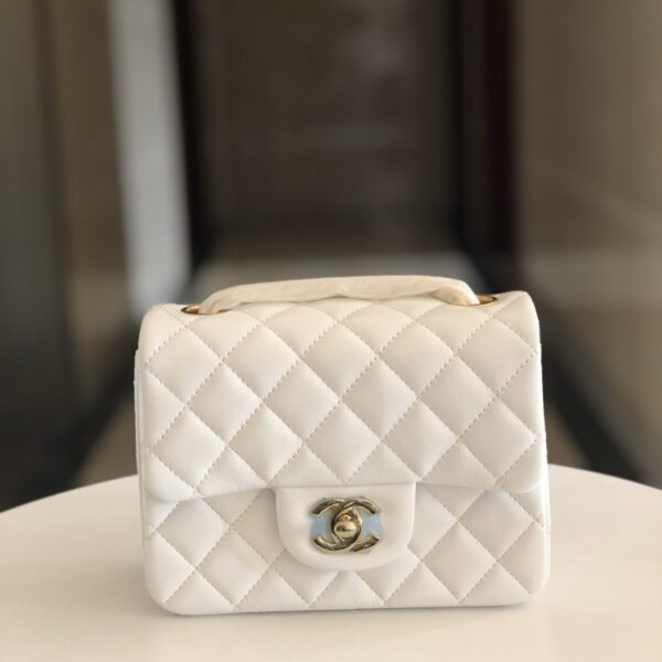 Chanel classic model original single piece imported sheepskin, with ball-patterned texture, lined with original fabric. Hardware: original hardware