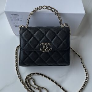 Chanel original quality, classic masterpiece, the cutting-edge of elegance and style, is an unexpected level of luxury for you. Leather type: original imported ball-patterned leather, sheepskin, with original fabric lining inside. Hardware: original hardware