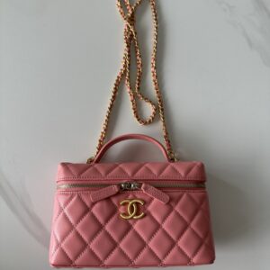 Chanel original quality, a classic masterpiece, is an unexpected level of luxury for you. Leather type: original imported ball-patterned leather. Interior: original fabric lining. Hardware: original hardware.