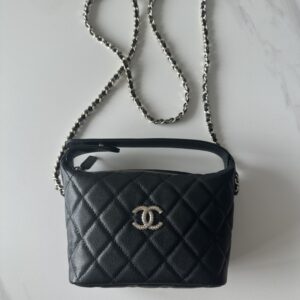 Chanel original quality, classic masterpiece, the cutting edge of elegance and style, is an unexpected level of luxury for you. Leather type: Ball-patterned cowhide, original imported ball-patterned leather, lining with original fabric. Hardware: Original hardware